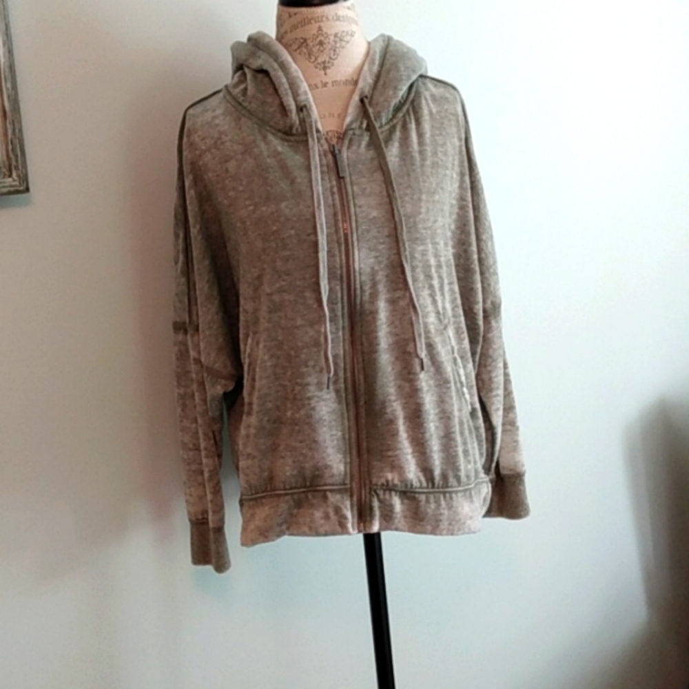 gray sweatshirt
